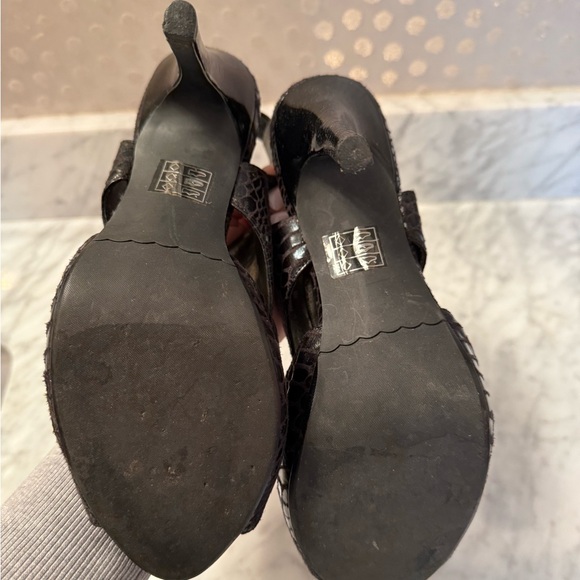 Moda Spana Snakeskin Embossed Slingback Heels Peep Toe Black Size 8 - Picture 6 of 6